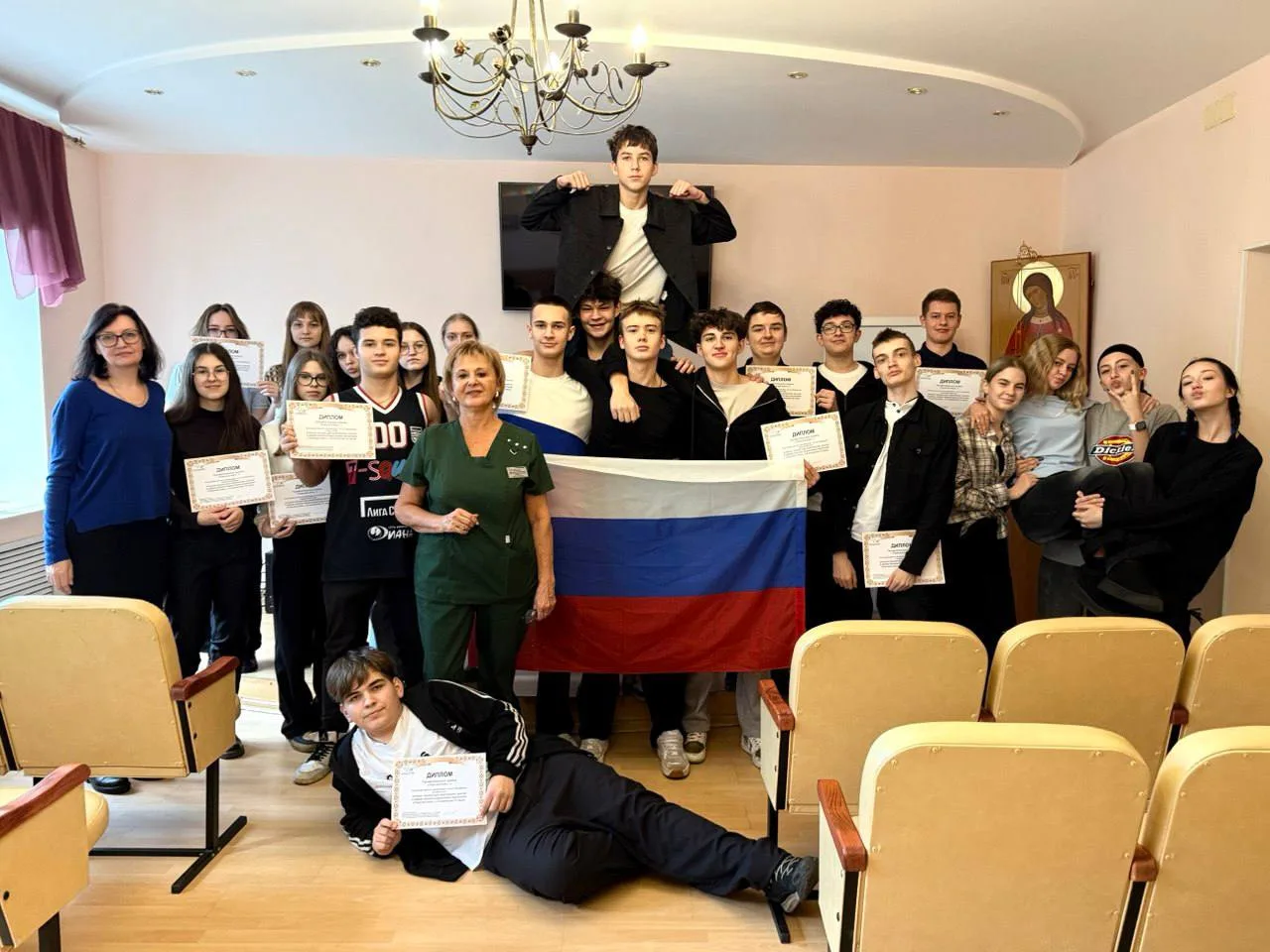 Школьникам Люберец вручили дипломы проекта «Пора всё знать»