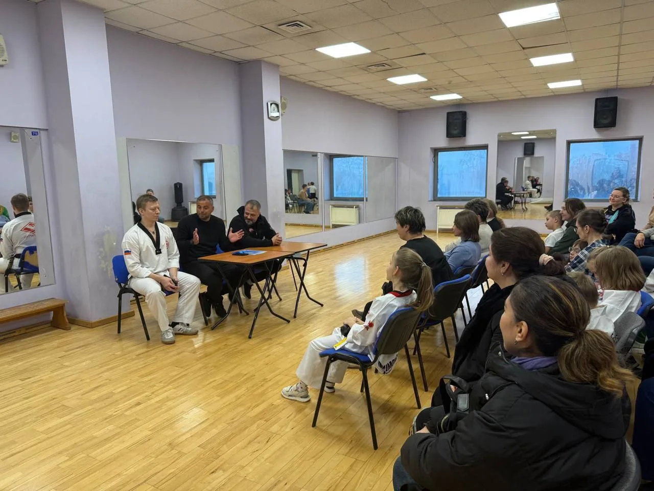 Люберецкий депутат встретился с родительским активом адаптивной группы по тхэквондо