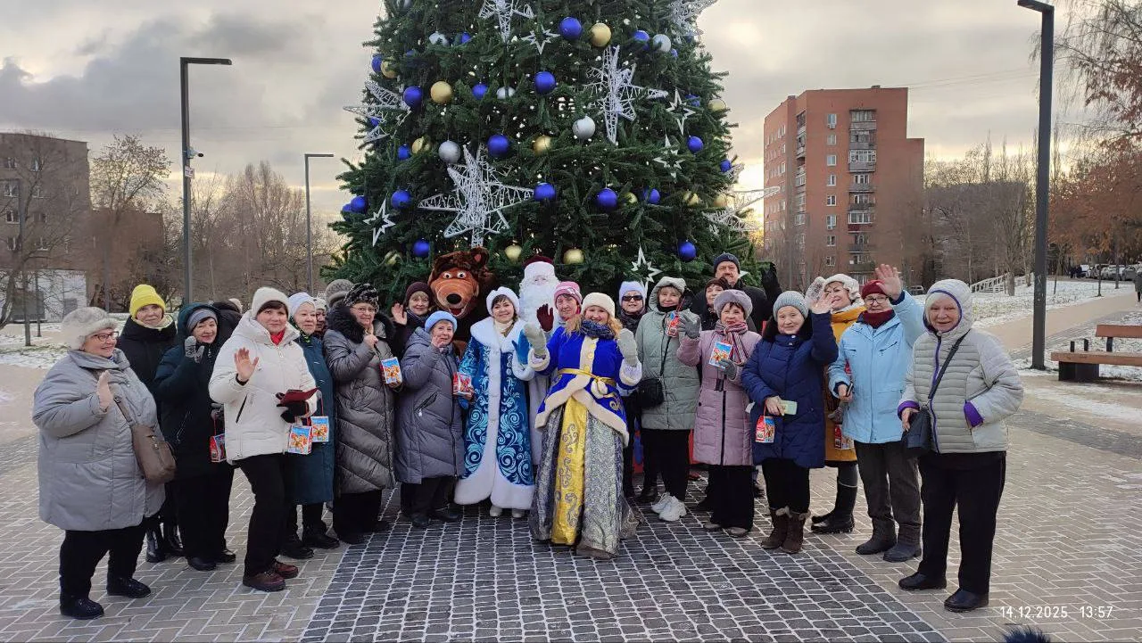 Долголеты из Дзержинского Люберец стали пассажирами «Новогоднего автобуса»