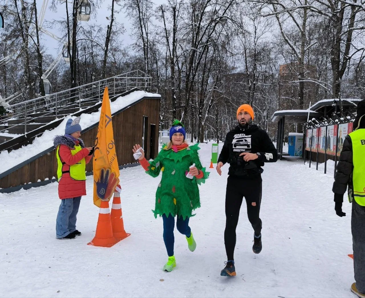 Первый в новом году легкоатлетический забег прошел в Наташинском парке Люберец