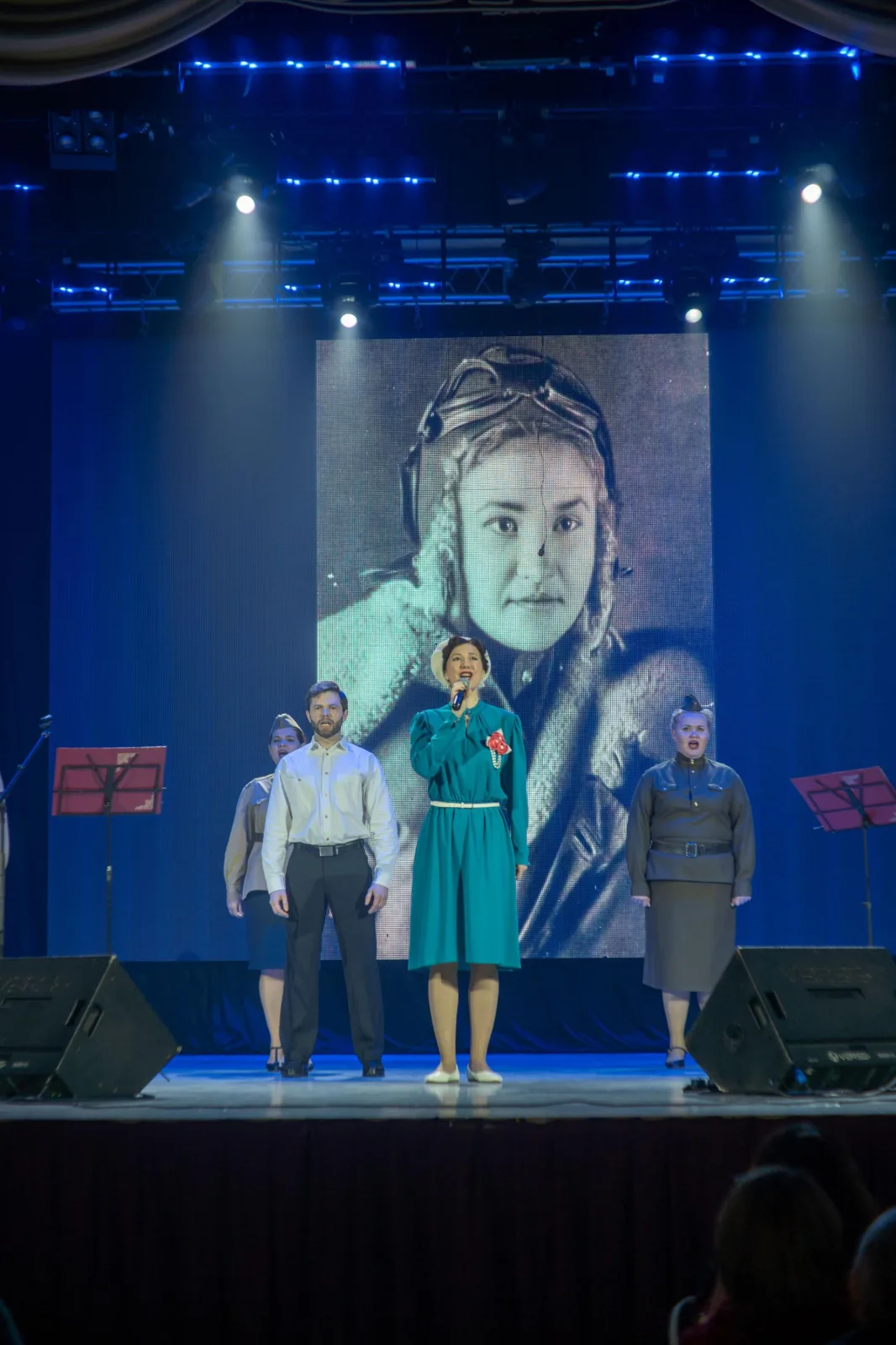 «Единая Россия» представила в Люберцах спектакль о легендарной летчице: более 500 зрителей увидели «Жизнь как подвиг»