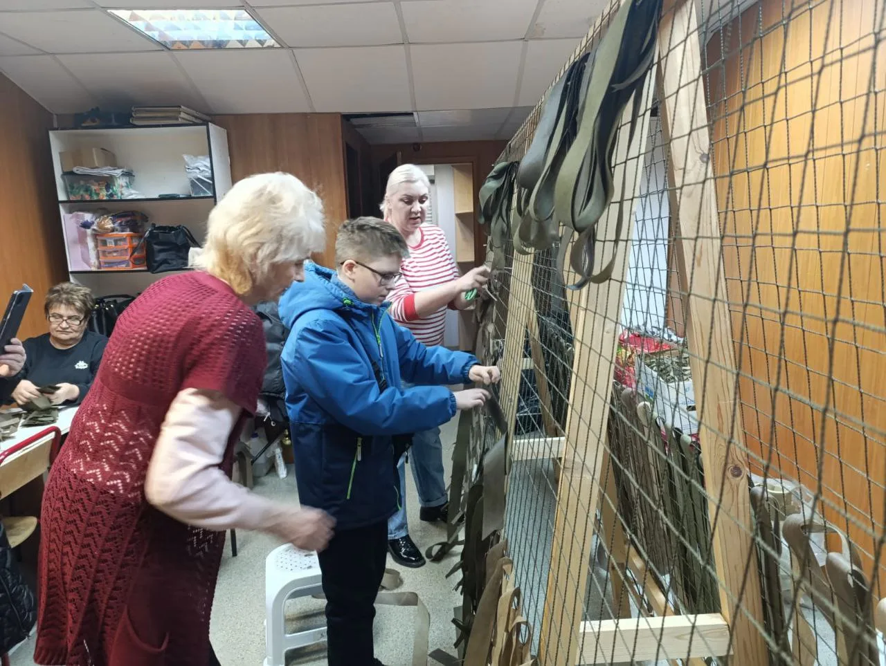 Почти 30 тысяч окопных свечей отправили на передовую волонтёры Люберец за три года