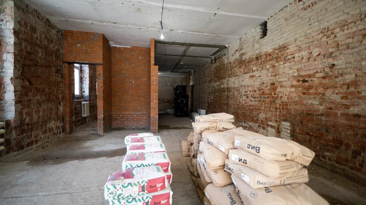 Монтаж фасада ведется в дошкольном отделении школы №26 в Люберцах