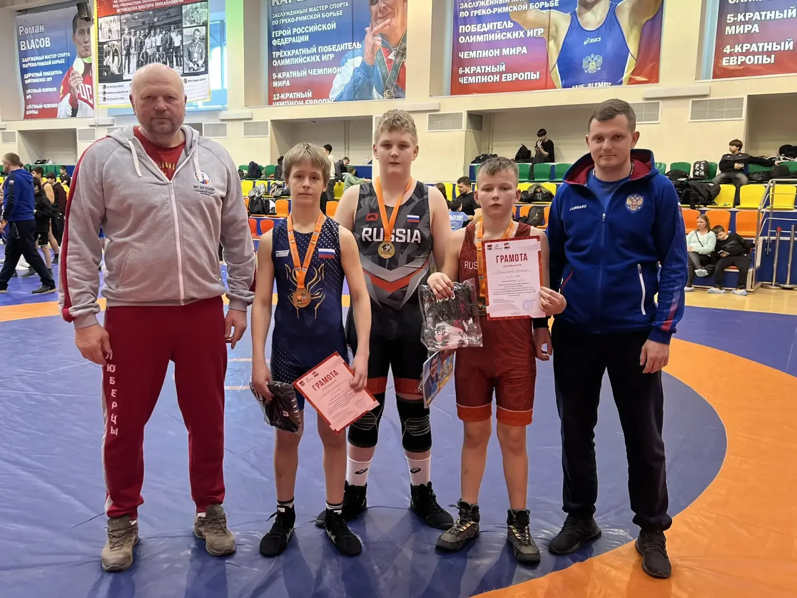 Четыре золота и четыре бронзы завоевали спортсмены Люберец на турнире по греко-римской борьбе