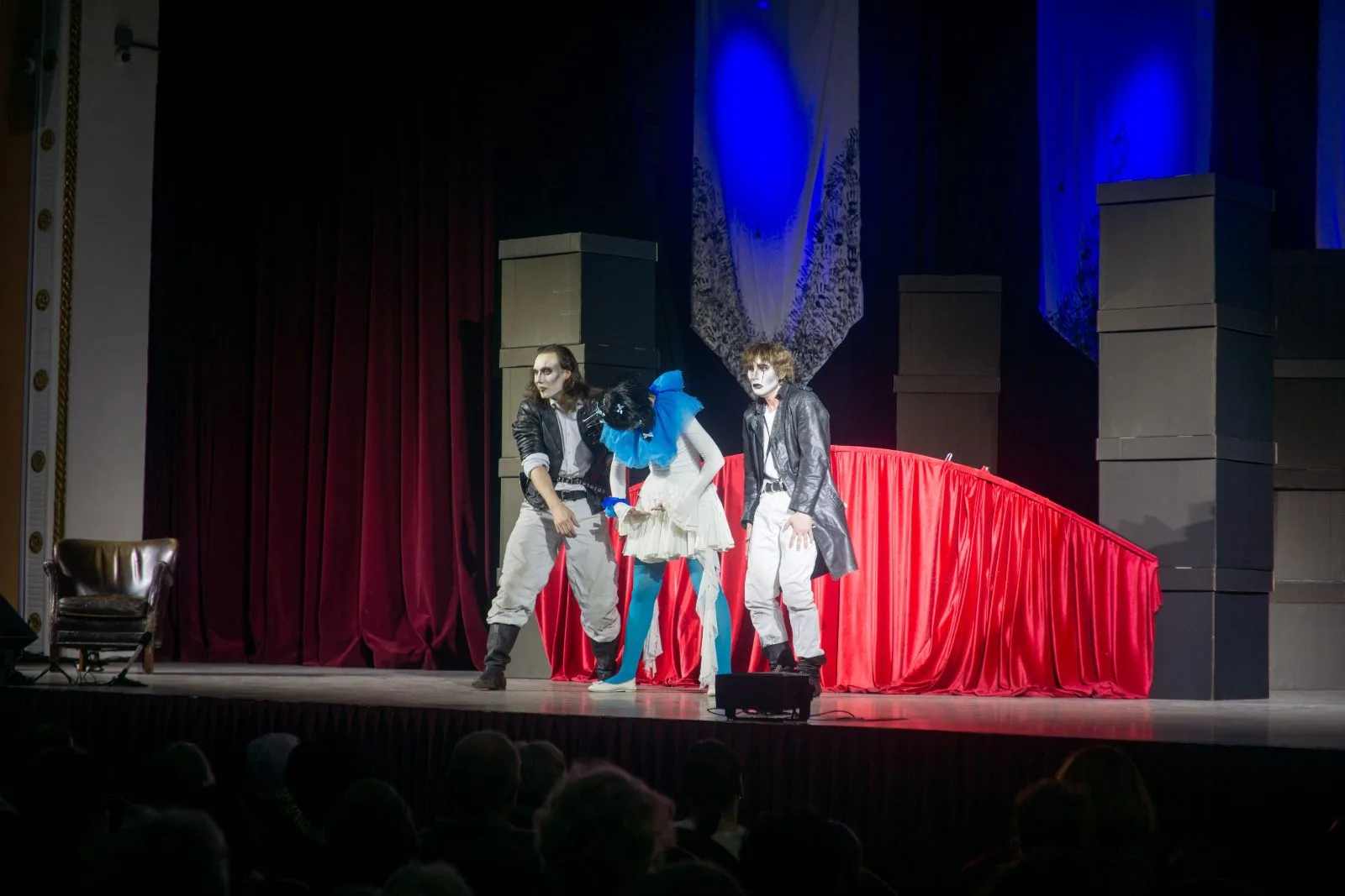 «Абсурдно синяя борода» в Люберецком Дворце культуры