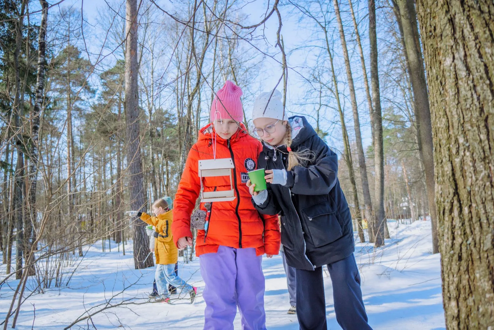 «Помоги лесным жителям»: люберецкие единороссы провели экологическую акцию