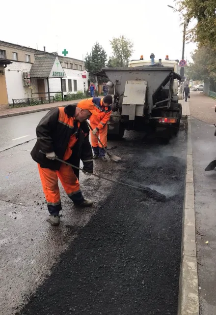 В Люберцах заделали более 170 ям на дорогах