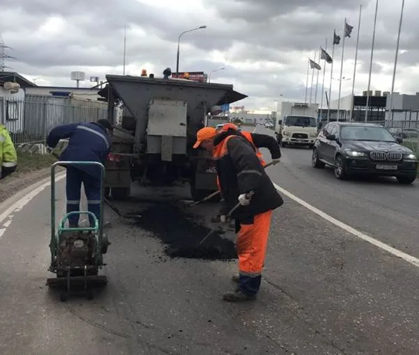 В Люберцах на дорогах заделали более 150 ям