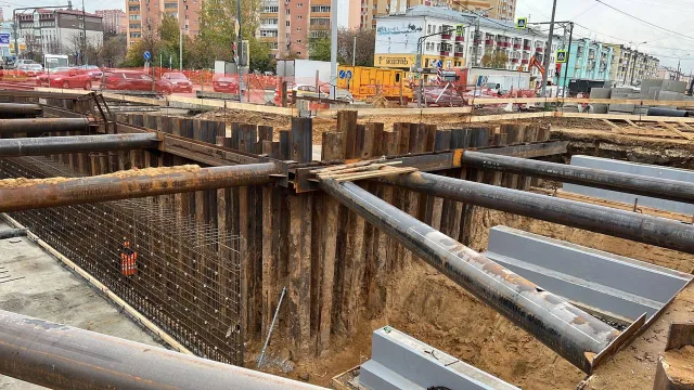 В Люберцах начали устанавливать металлокаркас подземного перехода на Октябрьском проспекте