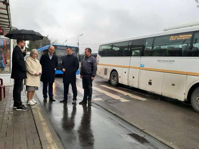 Депутат Мособлдумы проверила отремонтированный тротуар в Люберцах