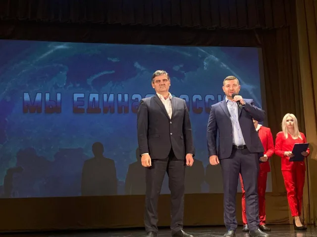 Для жителей поселка Люберец организовали праздничный концерт в честь Дня народного единства