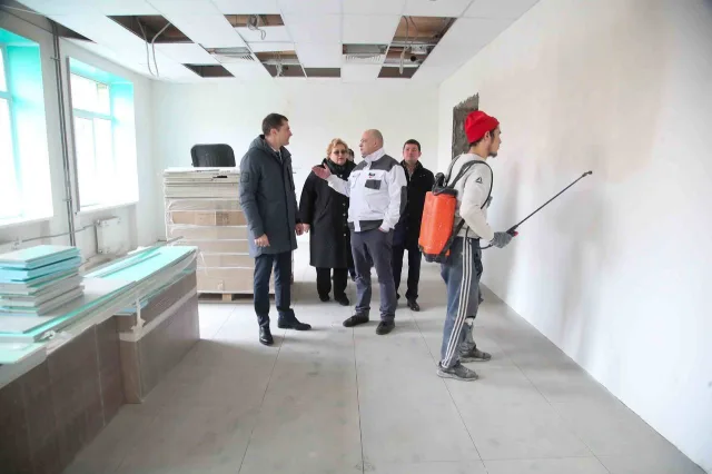 Владимир Волков проверил капитальный ремонт в техникуме Люберец