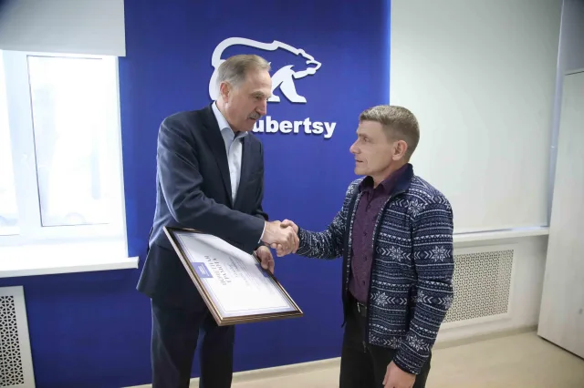 Владимир Ружицкий поздравил старейшего члена партии из Люберец с Днём рождения «Единой России»