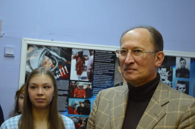 Депутат Мособлдумы посетил экскурсию по музею школы Люберец