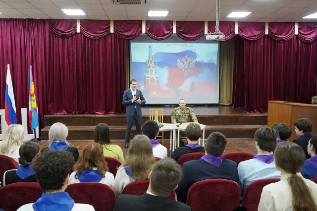 Владимир Волков принял участие во встрече бойца СВО со школьниками Люберец