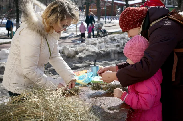 Жителей Люберец пригласили в парки на конкурс по изготовлению масленичного оберега