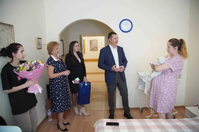 Владимир Волков поздравил семью жителей Люберец с рождением 13-го ребенка