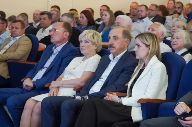 Владимир Волков поблагодарил председателя Совета депутатов Люберец за активную работу