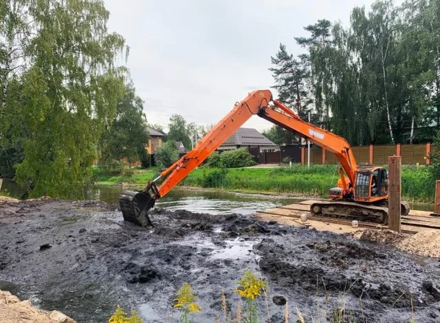 Более 20, 6 тысячи кубометров ила во время расчистки извлекли из реки в поселке Люберец