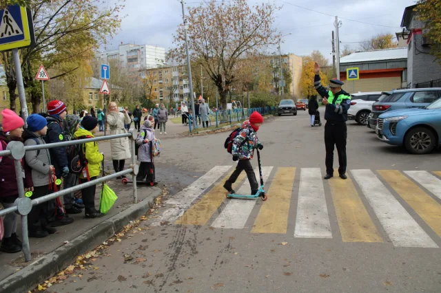 Сотрудники ГАИ показали школьникам из Люберец, как построить безопасный маршрут домой