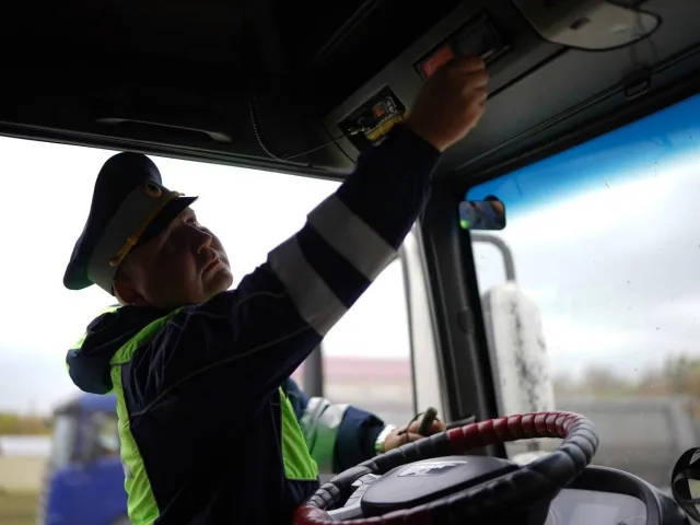 Сотрудники ГАИ Люберец проверят водителей грузовиков на предмет соблюдения ПДД