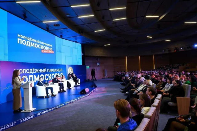 Председатель Общественной палаты Ульянов П. М. принял участие в Форуме молодёжного парламента
