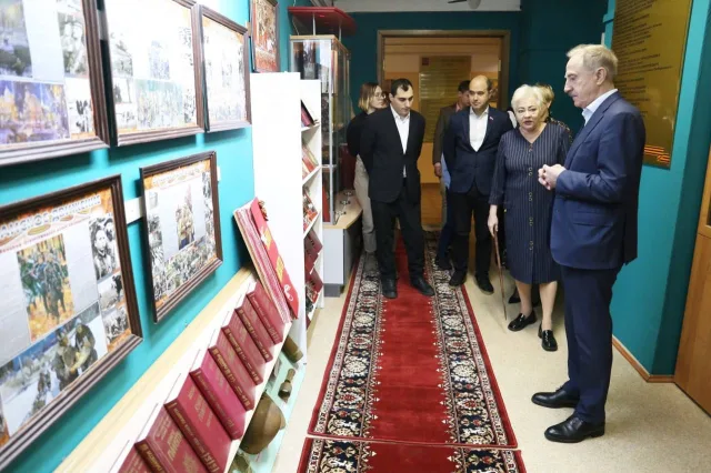 Партийцы с юными активистами посетили школьный музей Люберец