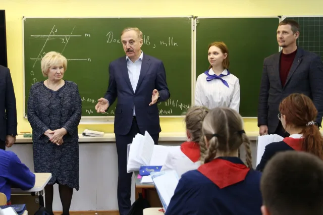 Партийцы провели патриотический урок для гимназистов Люберец