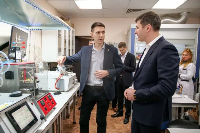 Владимир Волков ознакомился с работой предприятия Люберец по изготовлению моторных присадок