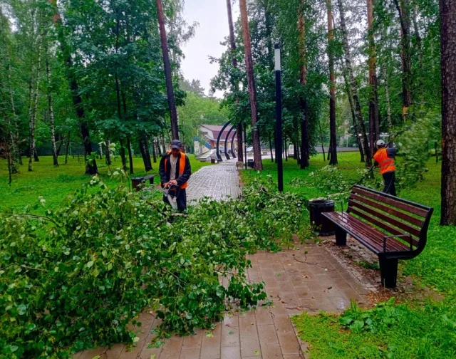 В Люберцах устраняют последствия непогоды