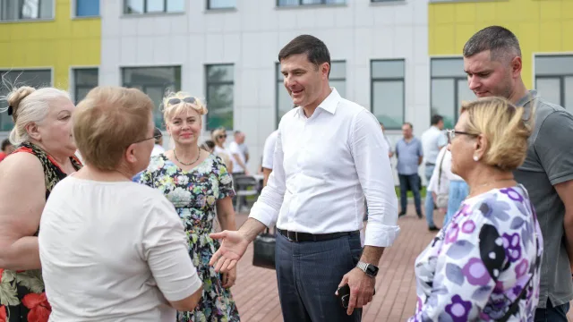 Владимир Волков на встрече с жителями обсудил благоустройство парка в деревне Люберец