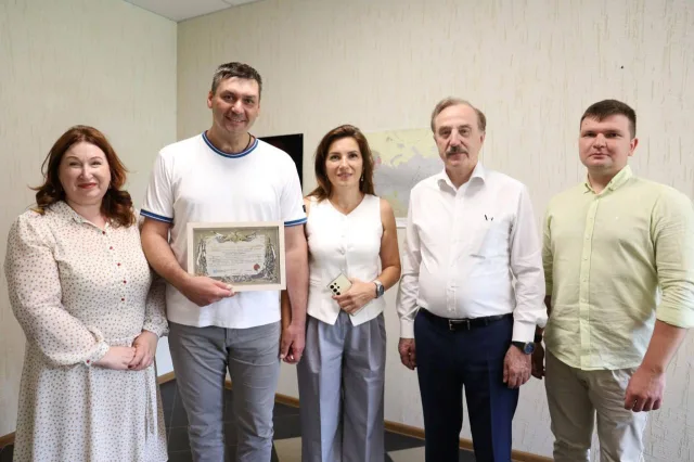 Владимир Ружицкий вручил грамоту предпринимателю Люберец за его благотворительность