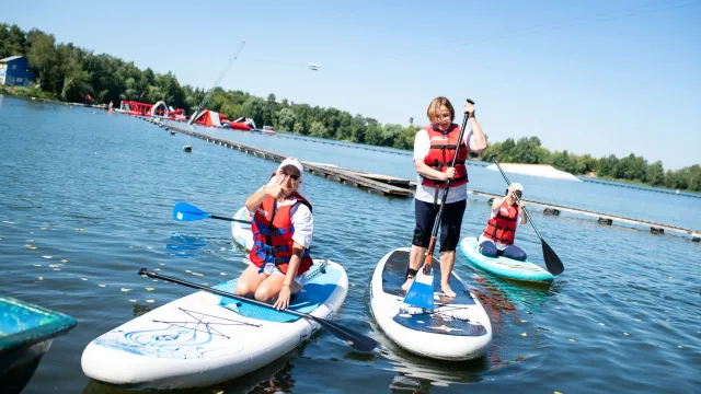Для участников «Активного долголетия» в Люберцах организовали тренировку на сапбордах