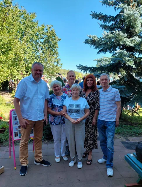 В Люберцах организовали выставку картин «Мы рисуем мир»