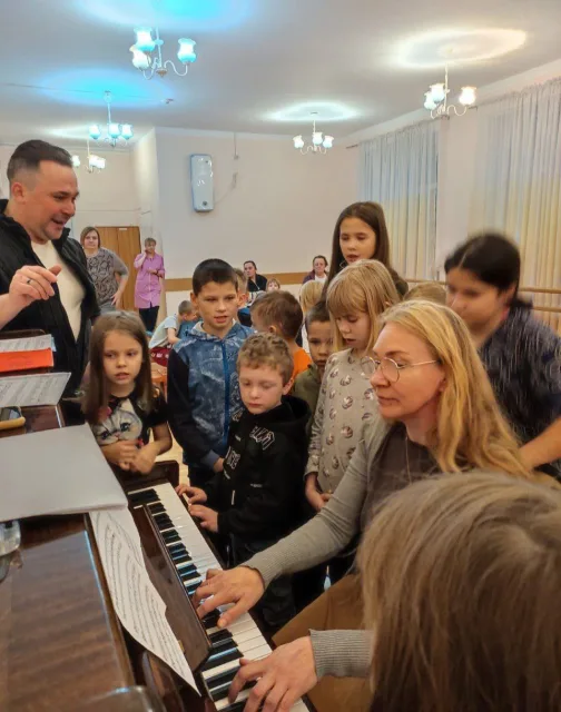 Педагоги и учащиеся ДМШ №2 Люберец провели мастер-класс для детей из Курской области