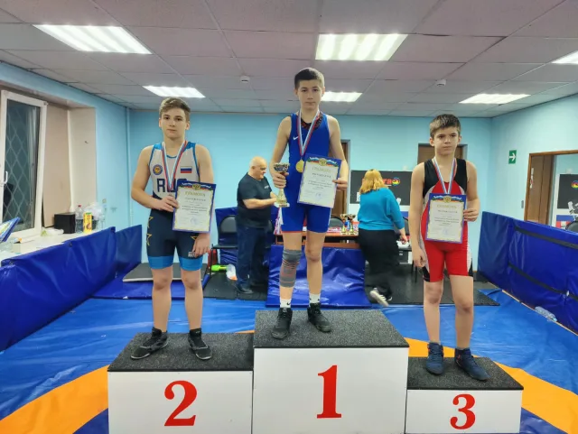 Борцы из Люберец завоевали 12 медалей на первенстве Моссовета по вольной борьбе