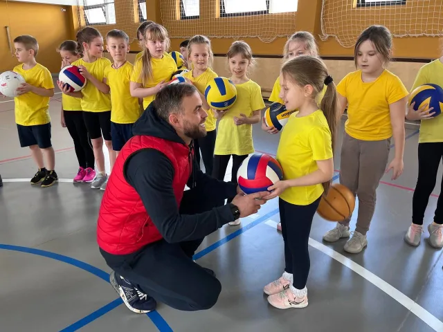 Руководитель ФШ «Спартак» в Люберцах подарил более 500 мячей детям в рамках благотворительного проекта