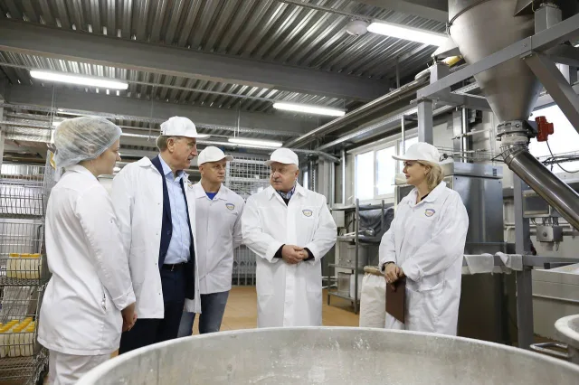 Владимир Ружицкий посетил кондитерское предприятие «Полет»