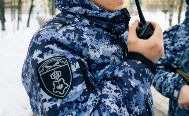 В поселке Люберец сотрудники Росгвардии задержали подозреваемых в умышленной порче чужого автомобиля