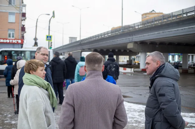 Единороссы проверили безопасность пешеходных переходов у гимназии Люберец