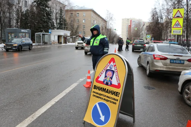 Сотрудники ГАИ Люберец проверили более 80 водителей на соблюдение правил перевозки детей