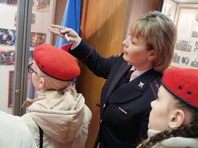Полицейские Люберец провели экскурсию для юнармейцев в Музее Управления