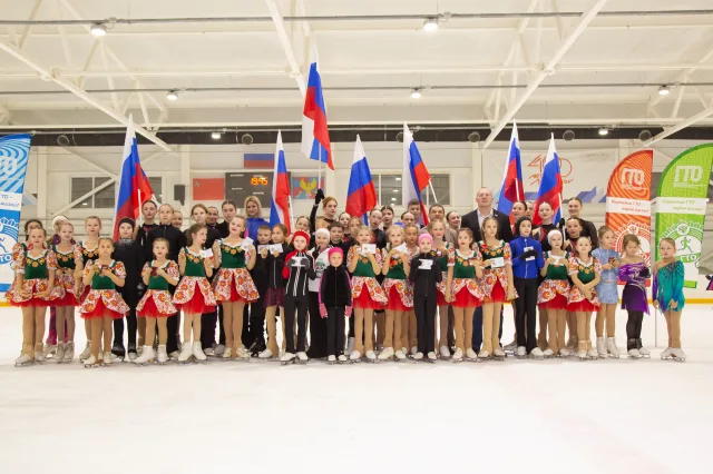 Знаки отличия ВФСК ГТО вручили фигуристам КСШОР Люберец