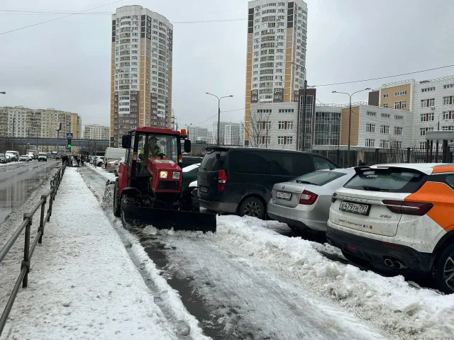 Более 300 км дорог обработали от гололёда в Люберцах за сутки