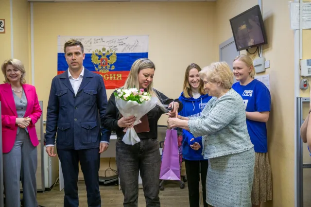 Лидия Антонова поздравила работников скорой помощи из Люберец с профессиональным праздником