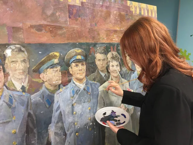 Реставрацию картины «Космонавты на Красной площади» студенты Люберец завершат до конца учебного года