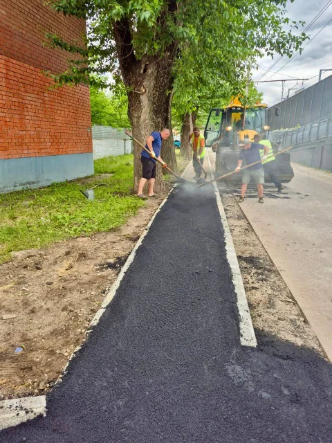 Более 200 метров дорожного покрытия заменили в поселке Люберец на текущей неделе