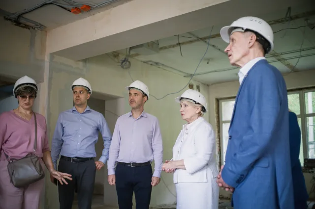 Депутат Мособлдумы Лидия Антонова проверила ход капитального ремонта спортивной школы олимпийского резерва Люберец