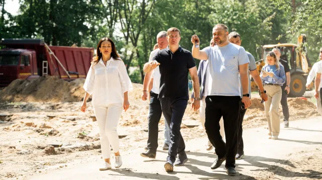 Установку свай будущего арт-объекта «Летний театр» завершают в парке Малаховки