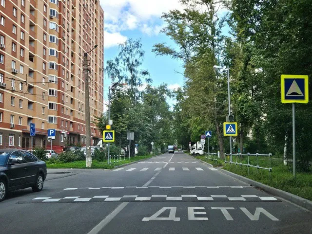 Более 100 пешеходных переходов возле учебных заведений Люберец обновили ко Дню знаний